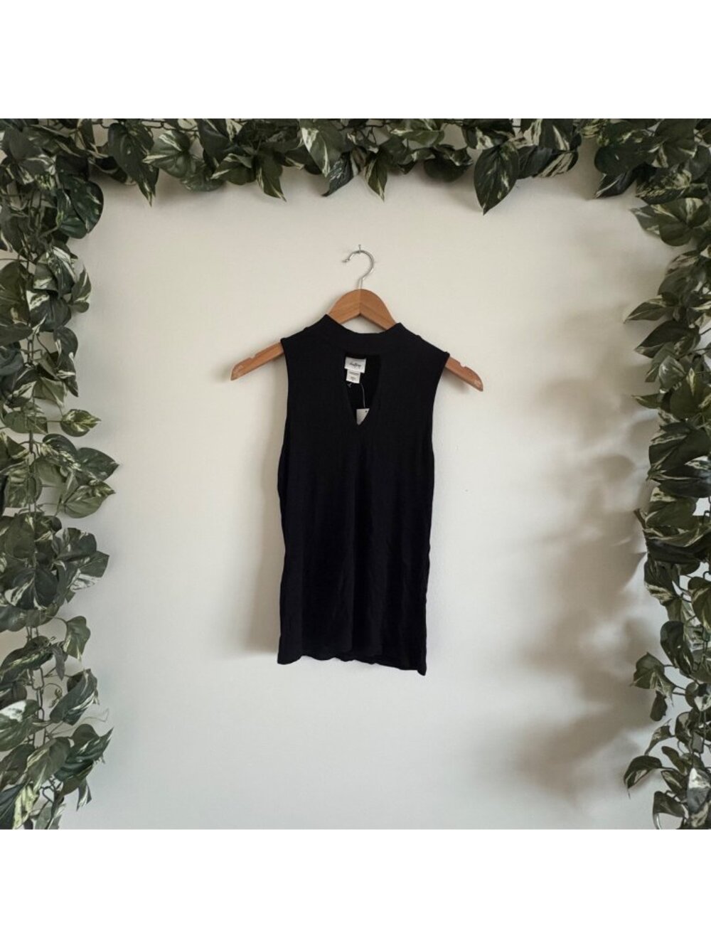 Daytrip Buckle Sleeveless Keyhole Front Ribbed Tank Top Black NWT Size S
